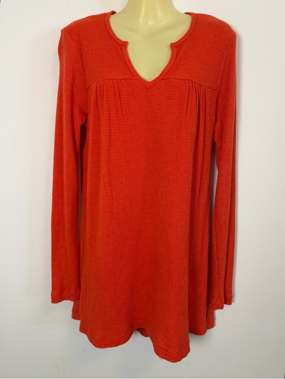 T.la Red Orange Waffle Knit Long Sleeve Split-Neck Tunic Top